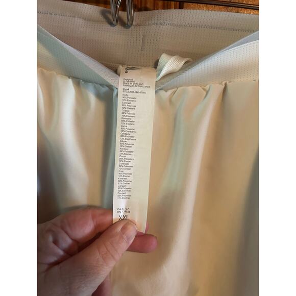 Fabletics men’s white running shorts with pockets and underwear size XXL - Picture 2 of 3